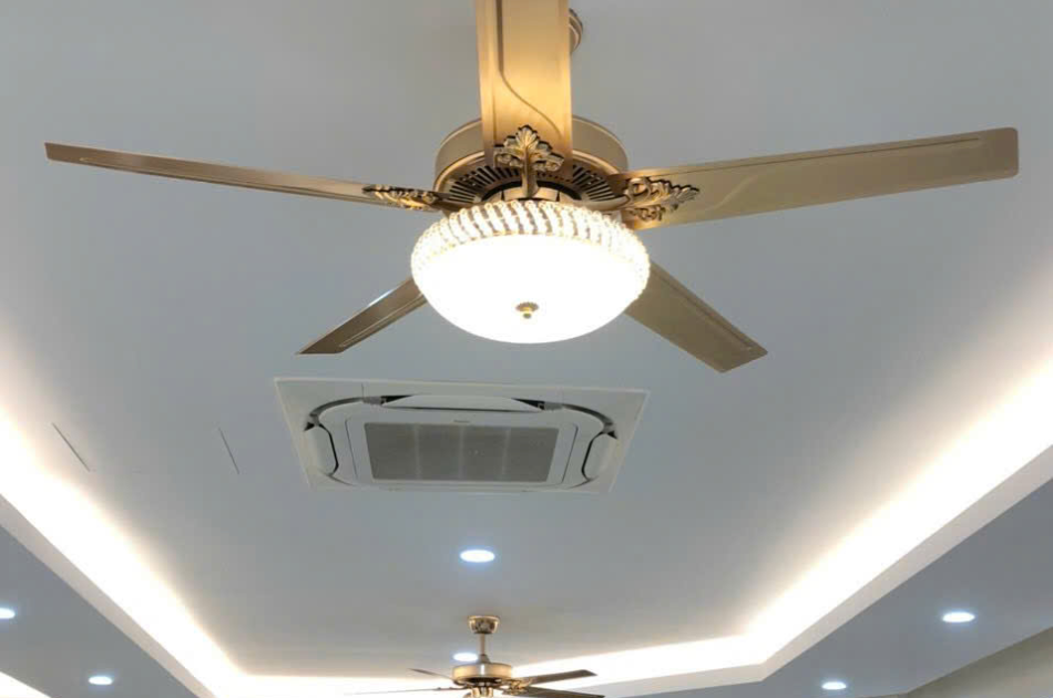 Quạt đèn pha lê 5 cánh sắt QT4801