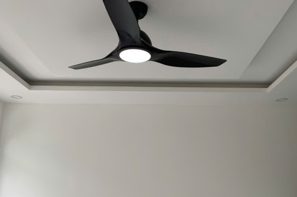 Quạt đèn 3 cánh nhựa QT52109