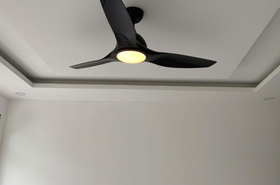 Quạt đèn 3 cánh nhựa QT52109